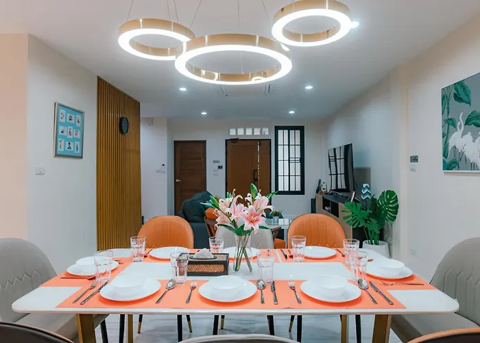 Prime Sukhumvit Modern Home, Phrom Phong Bts, Em District, Up To 14 Guests * Bangkok